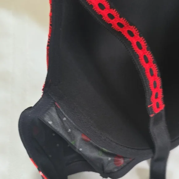 Torrid Red Lace and Black With Cherrirs Print Underwire Bra 46C - Picture 5 of 8